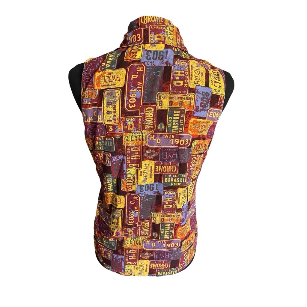Harley Davidson License Plate Theme Sleeveless Button Women’s Shirt Size Small — image 3 of 8